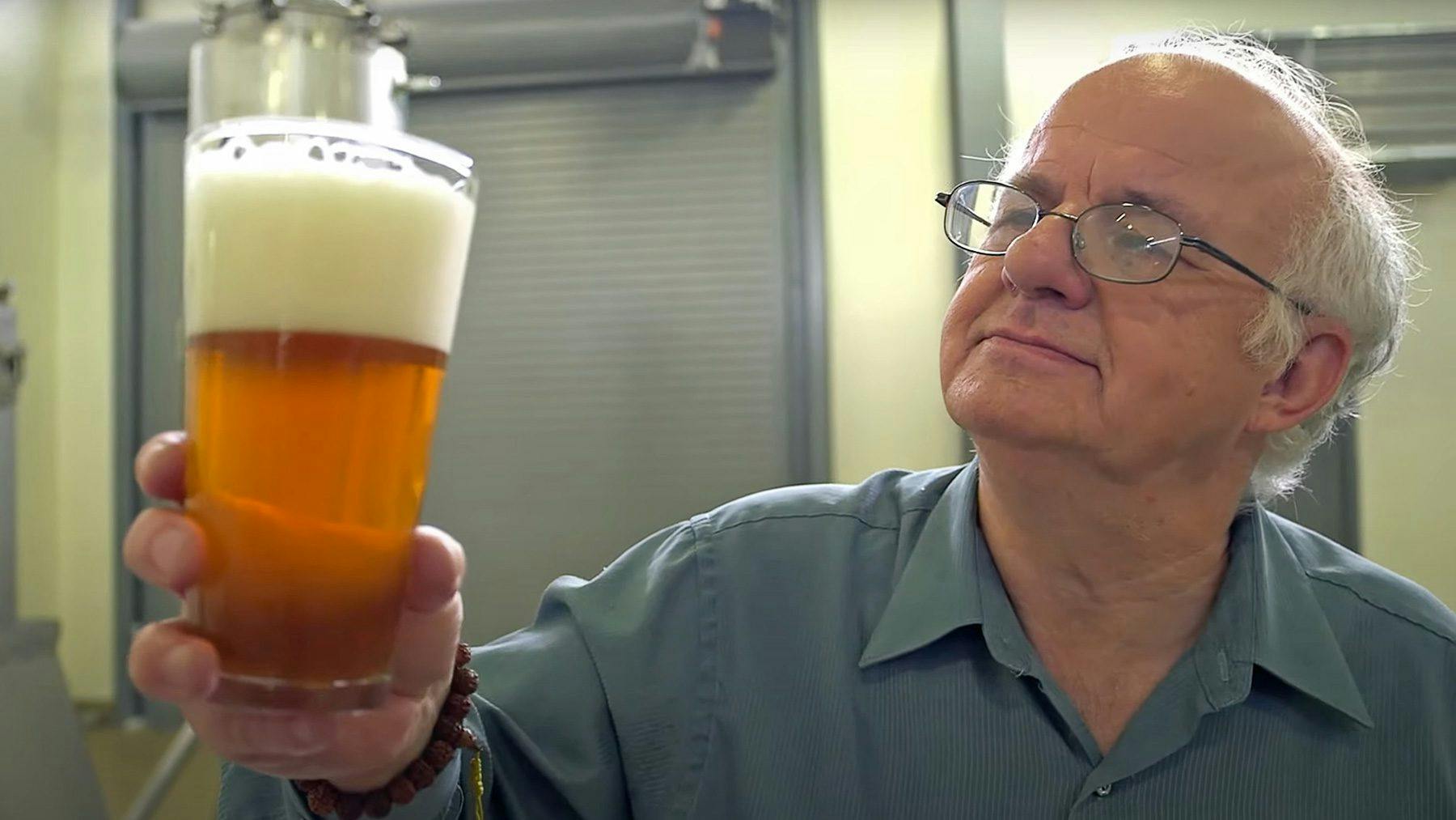 Terence Sullivan of Sierra Nevada Brewing Company drinking beer with brewing scientist Charlie Bamforth